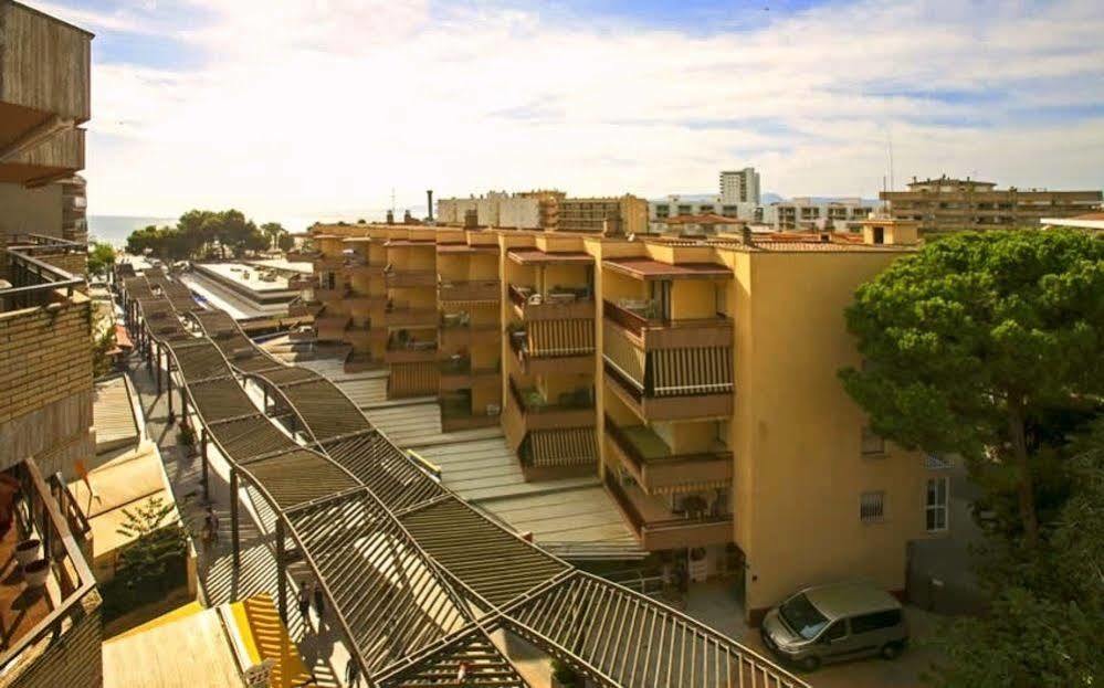Apartamentos Bahia Dorada Салоу Екстериор снимка